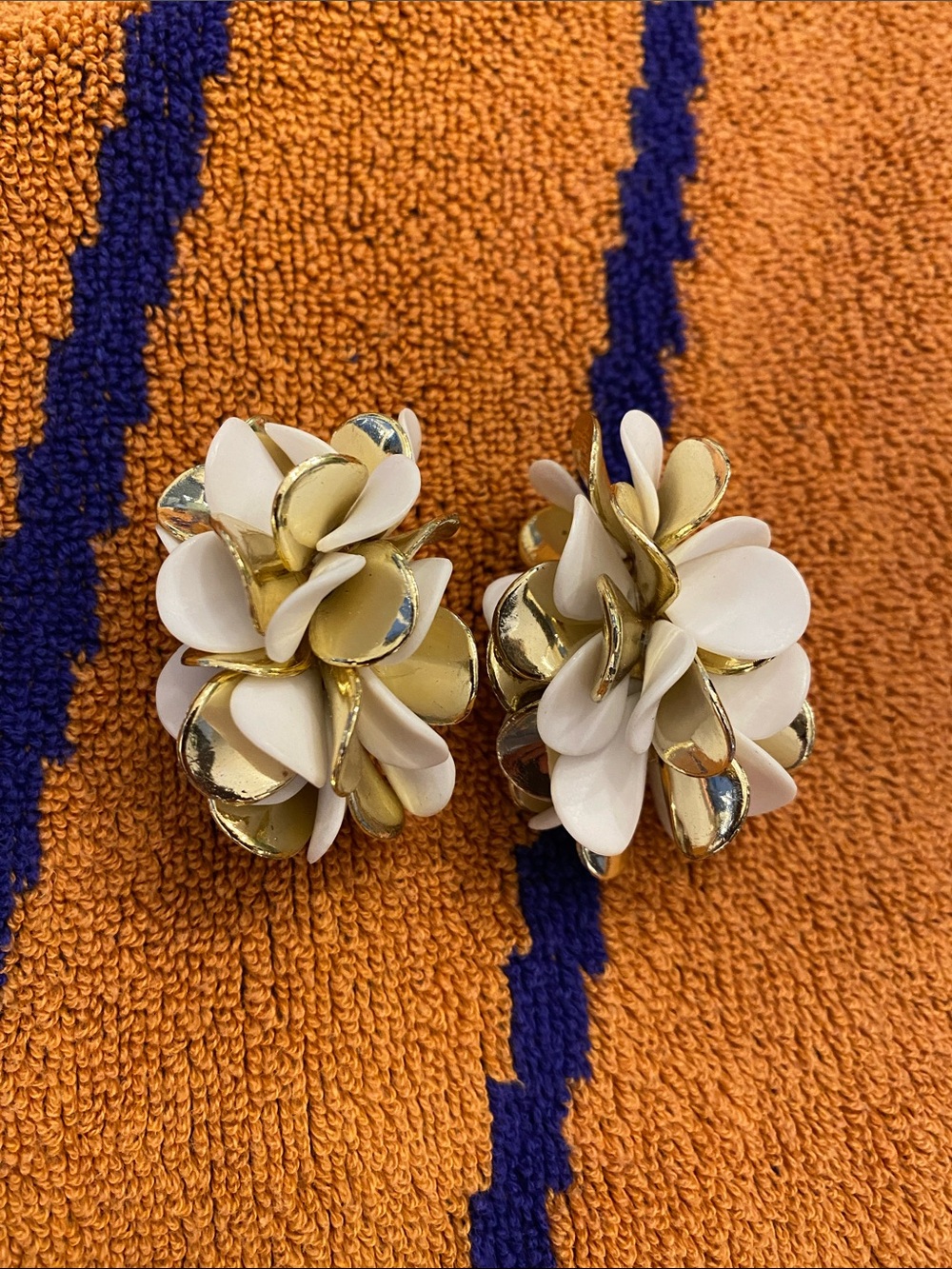 VINTAGE 1960s MOD STATEMENT EARRINGS ✨
